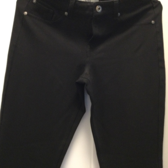 Like New Condition Black Skinny Jeans - Picture 4 of 7